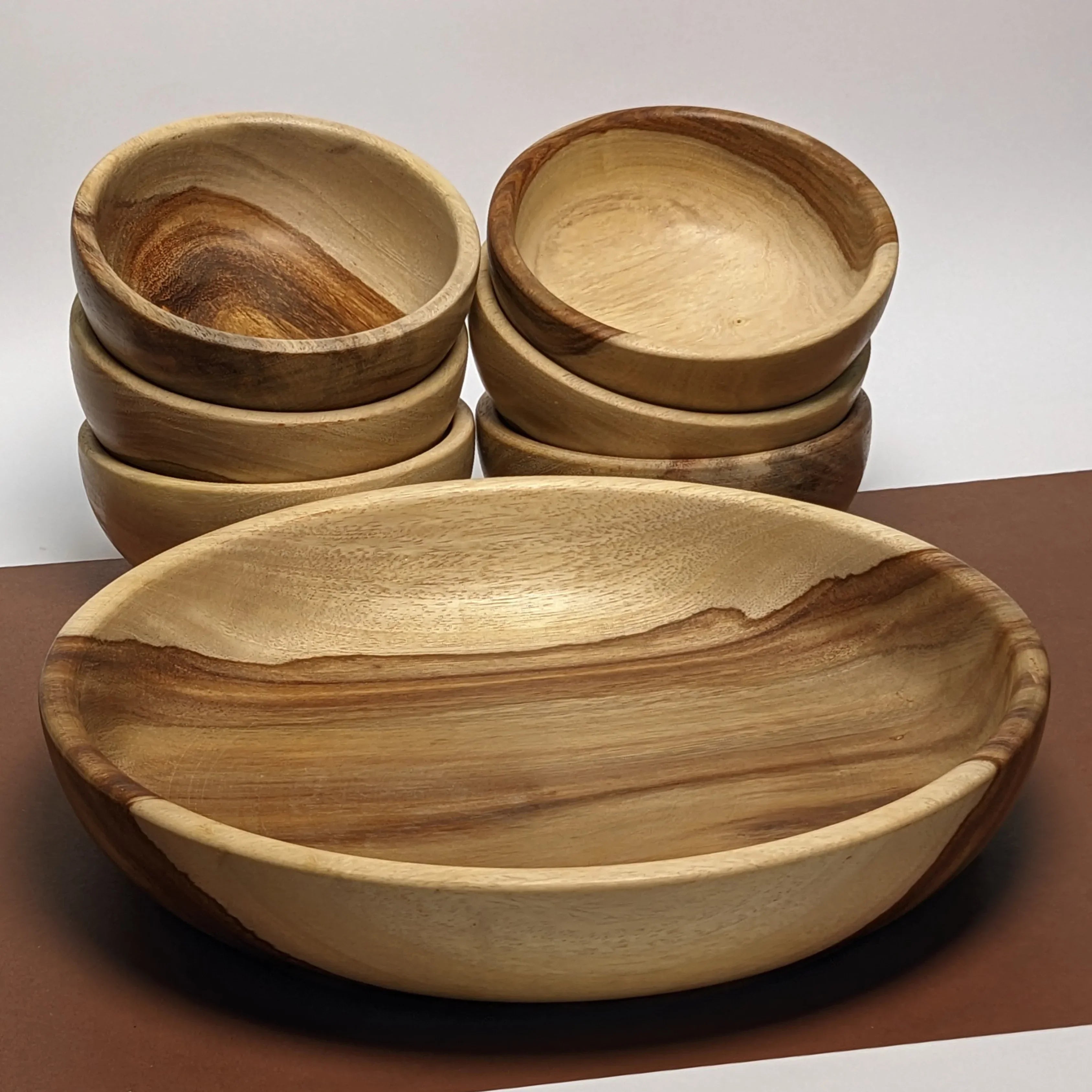 Wooden Serving Bowl Set with Line Art – Artistic Wooden Tableware