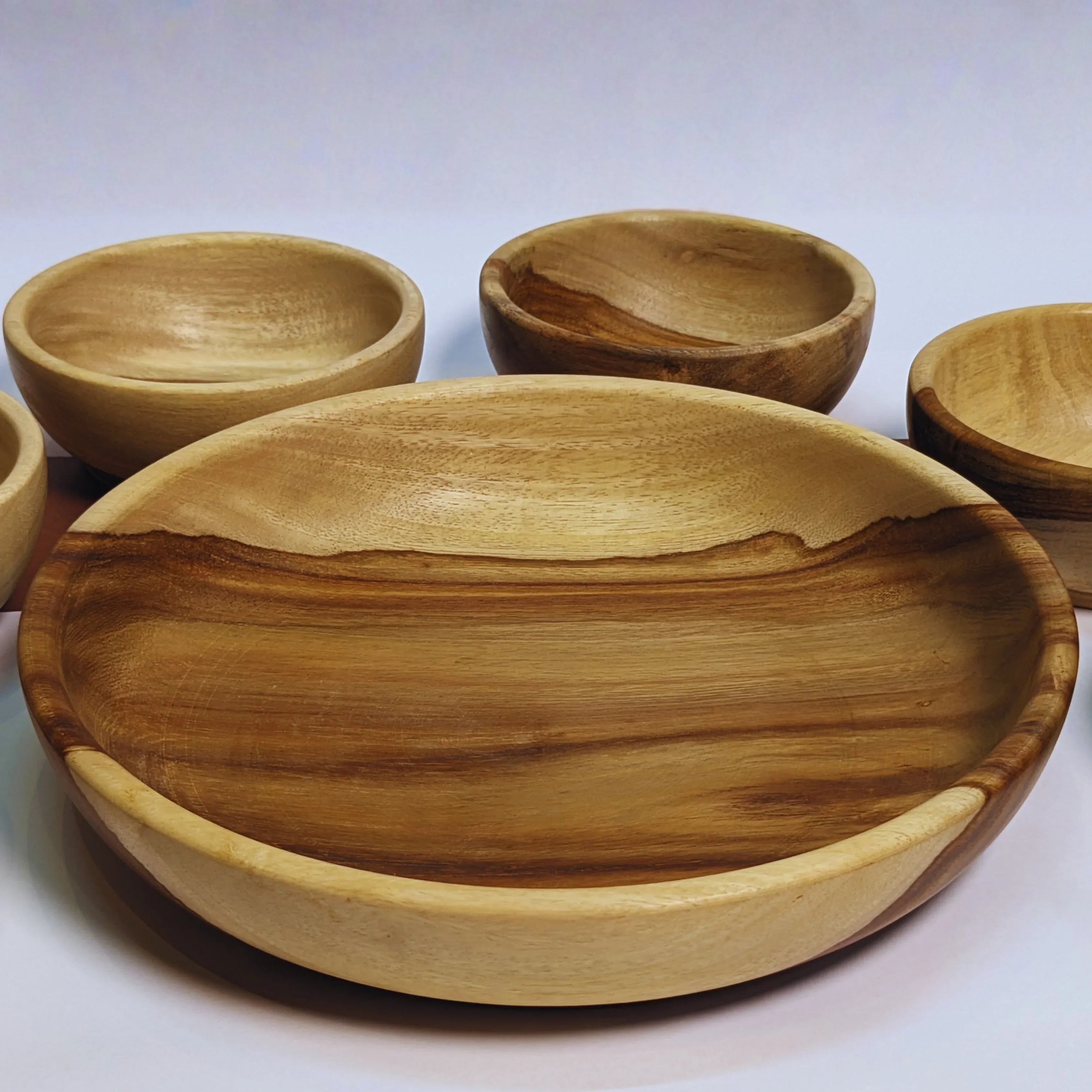 Wooden Serving Bowl Set with Line Art – Artistic Wooden Tableware