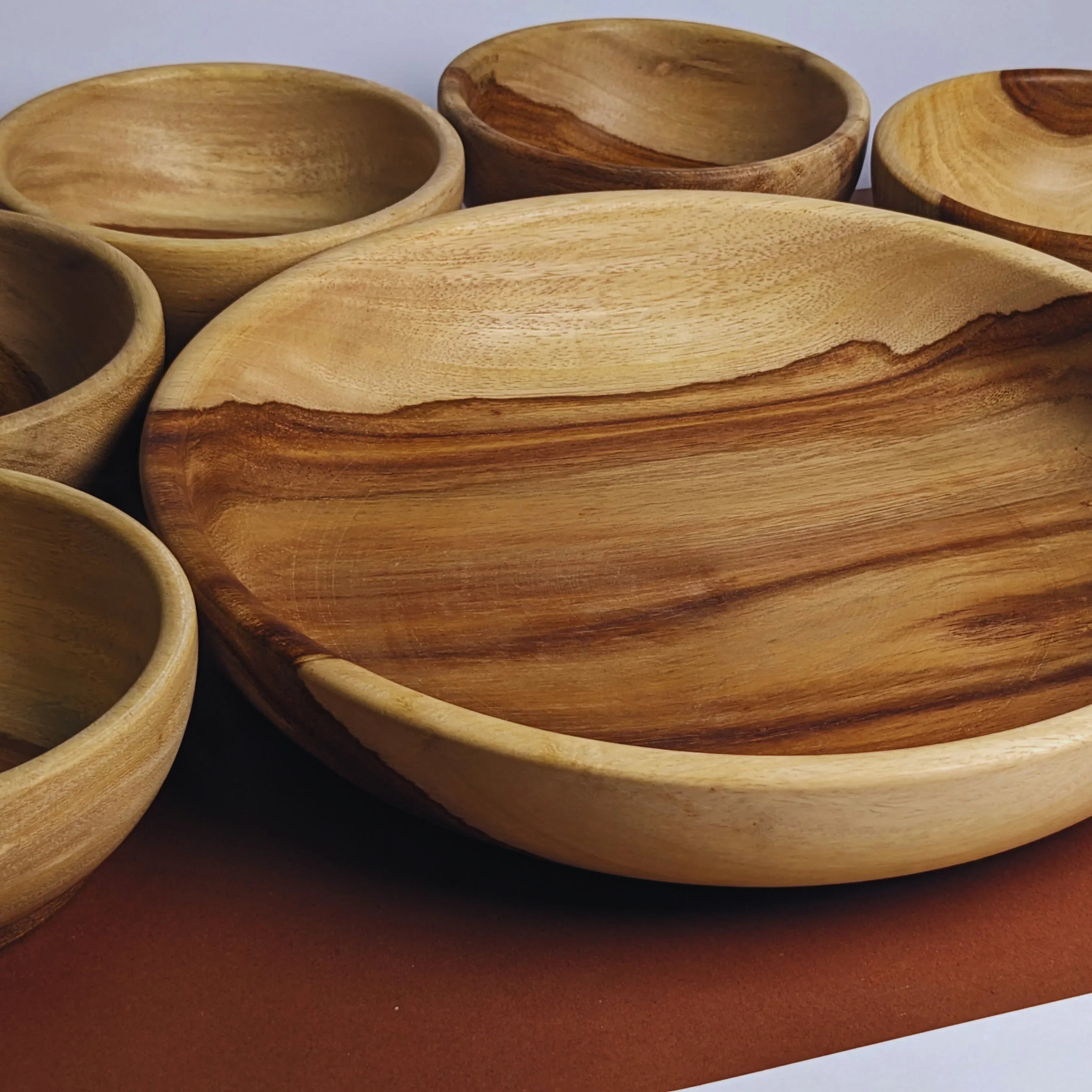 Wooden Serving Bowl Set with Line Art – Artistic Wooden Tableware