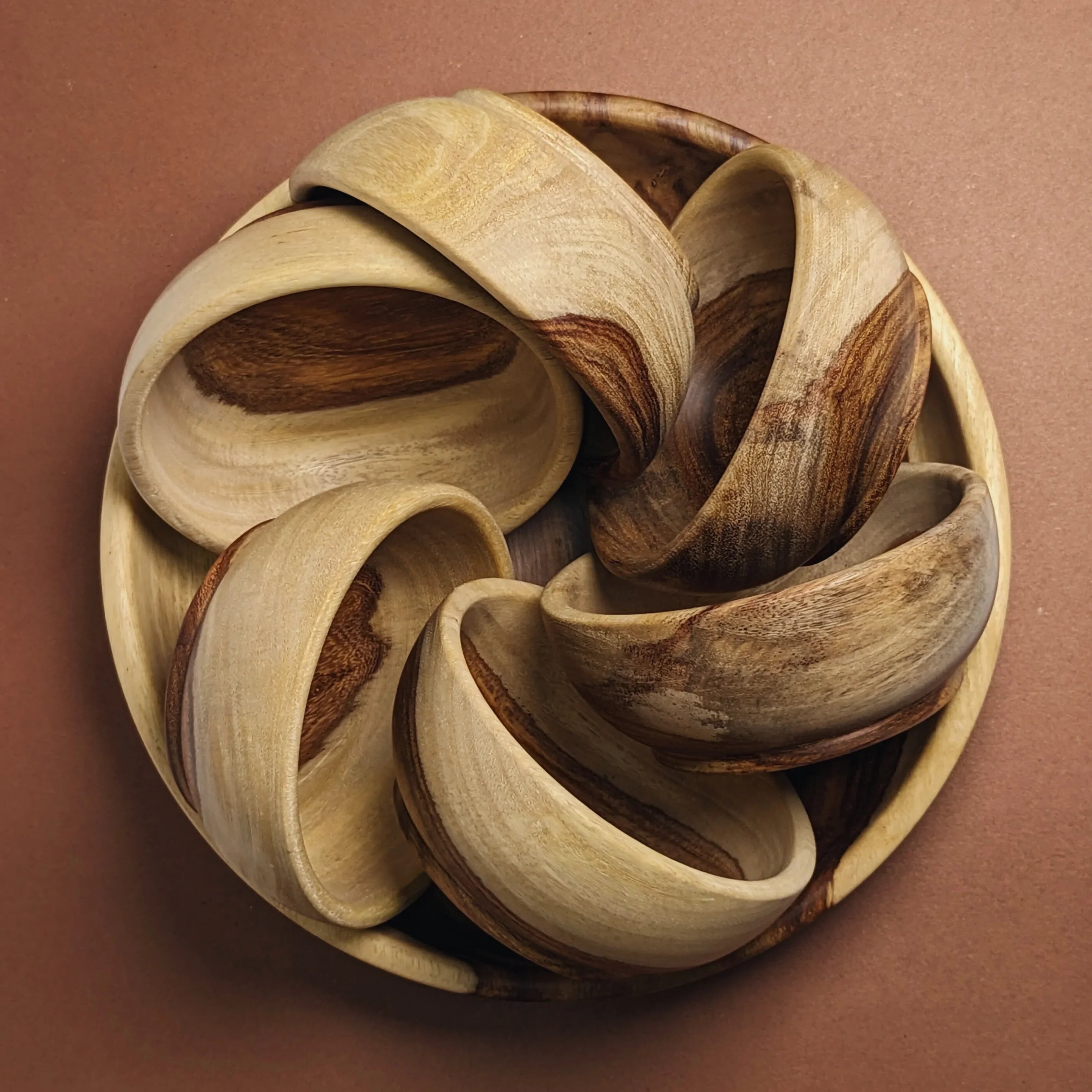 Wooden Serving Bowl Set with Line Art – Artistic Wooden Tableware